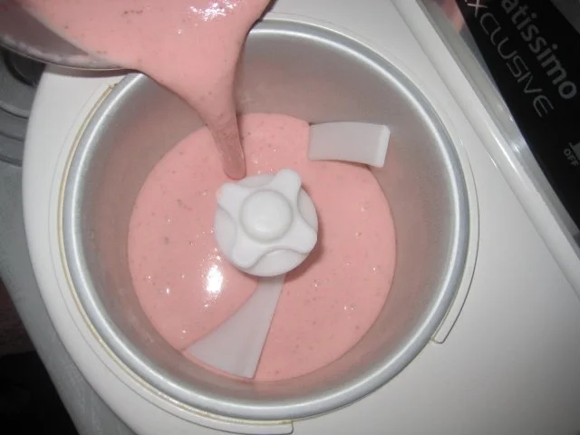 Rezept: Erdbeereis mit Basilikum Bild Nr. 9 Erdbeereis mit Basilikum - Rezept - Bild Nr. 9