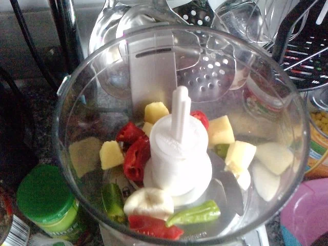 Rezept: NUDELWOK SZECHUAN MIT MARINIERTEN MEERESFRÜCHTEN UND SCAMPI IN SCHALE GEWORFEN Bild Nr. 2 NUDELWOK SZECHUAN MIT MARINIERTEN MEERESFRÜCHTEN UND SCAMPI IN SCHALE GEWORFEN - Rezept - Bild Nr. 2