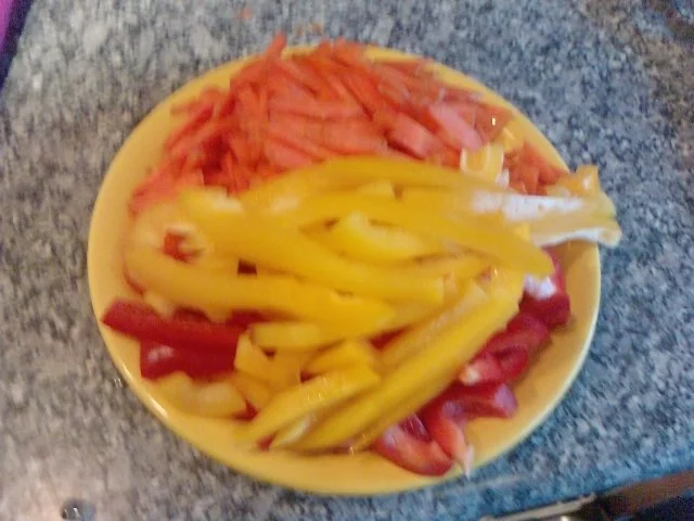 Rezept: NUDELWOK SZECHUAN MIT MARINIERTEN MEERESFRÜCHTEN UND SCAMPI IN SCHALE GEWORFEN Bild Nr. 5 NUDELWOK SZECHUAN MIT MARINIERTEN MEERESFRÜCHTEN UND SCAMPI IN SCHALE GEWORFEN - Rezept - Bild Nr. 5