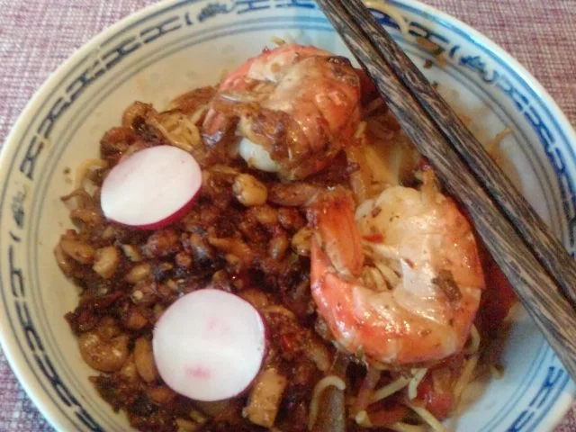 Rezept: NUDELWOK SZECHUAN MIT MARINIERTEN MEERESFRÜCHTEN UND SCAMPI IN SCHALE GEWORFEN Bild Nr. 13 NUDELWOK SZECHUAN MIT MARINIERTEN MEERESFRÜCHTEN UND SCAMPI IN SCHALE GEWORFEN - Rezept - Bild Nr. 13