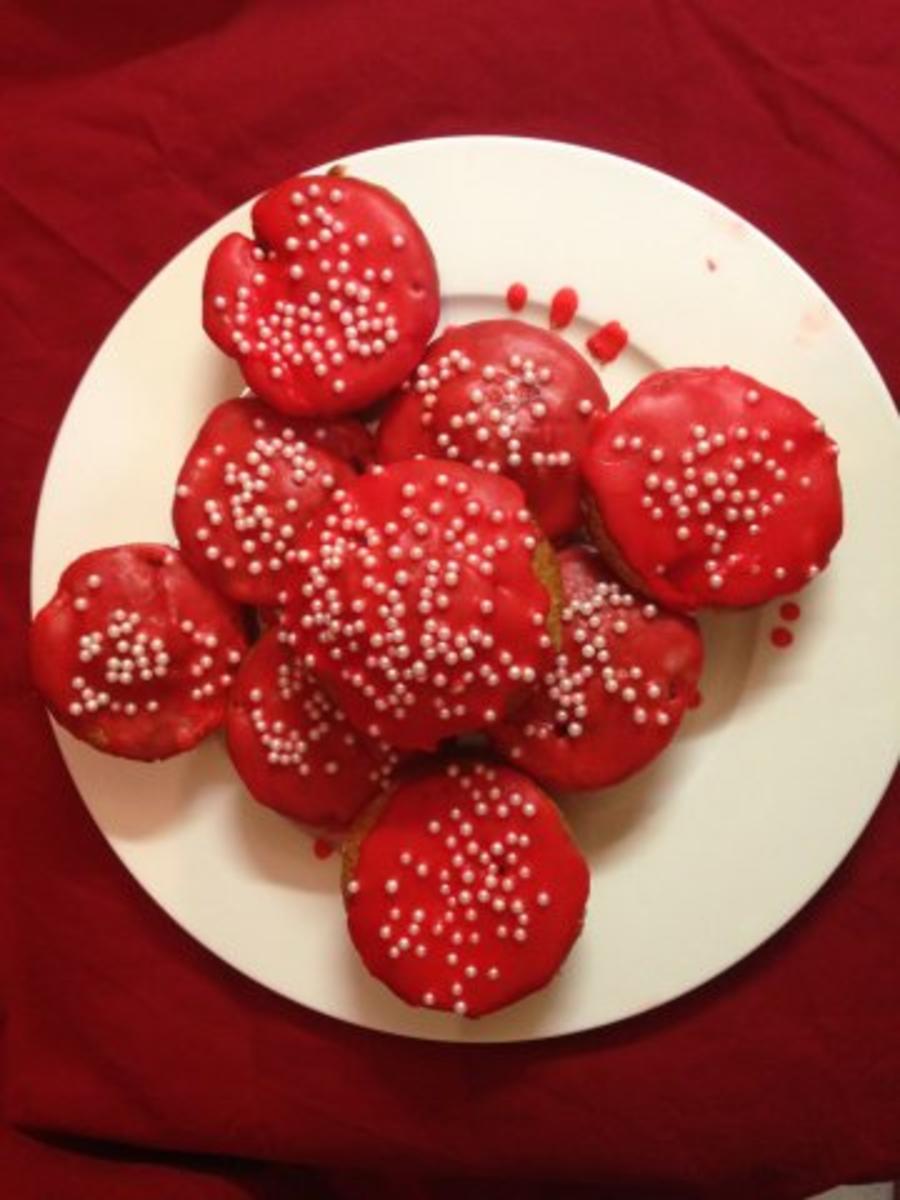Bilder für Rotkäppchens-Erdbeer-Rhabarber-Muffins - Rezept