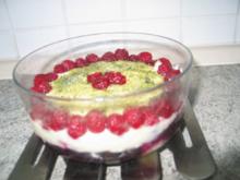 Süßspeisen + Desserts: Einfacher Vanillepudding mit dreierlei Obst - Rezept