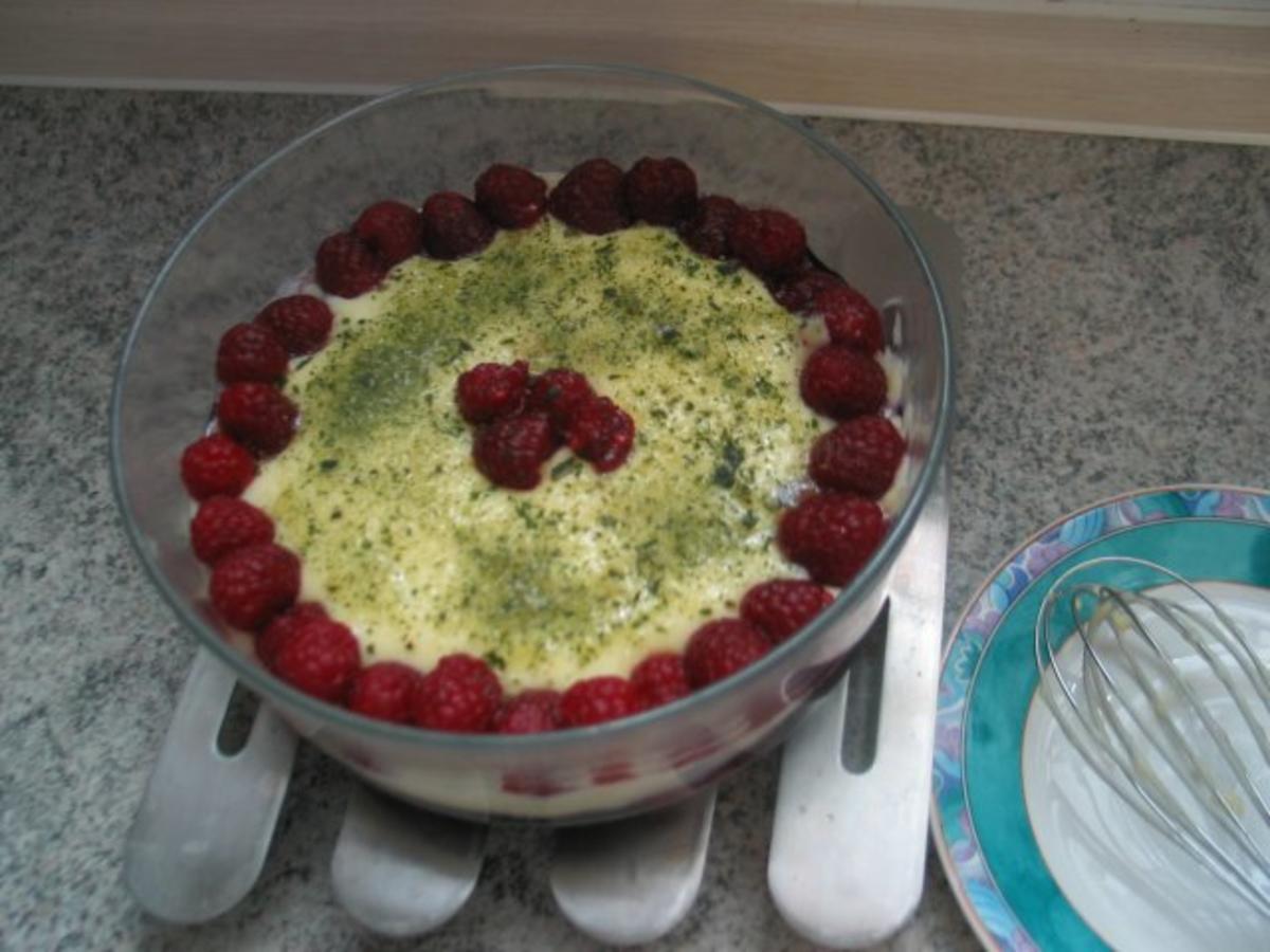 Süßspeisen + Desserts: Einfacher Vanillepudding mit dreierlei Obst ...