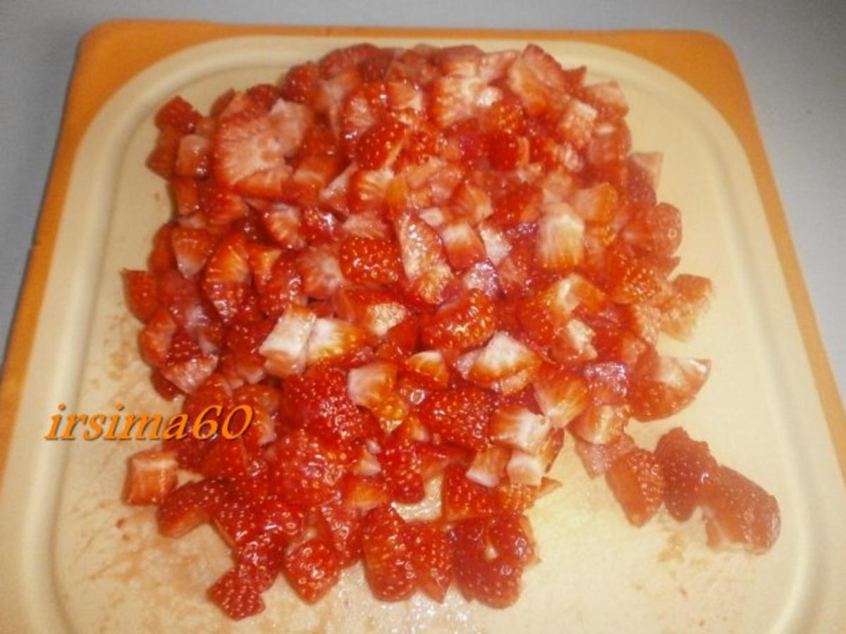 Joghurtcreme mit Erdbeeren und Minze - Rezept - Bild Nr. 3