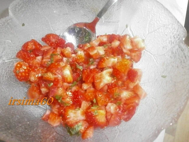 Joghurtcreme mit Erdbeeren und Minze - Rezept - Bild Nr. 6