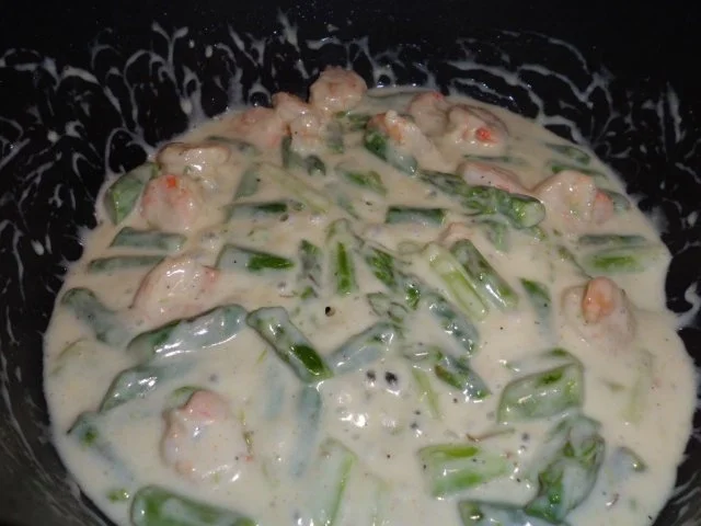 Pfannengericht: Grüner Spargel-Garnelen-Weinrahm-Pfanne mit Nudeln - Rezept - Bild Nr. 4