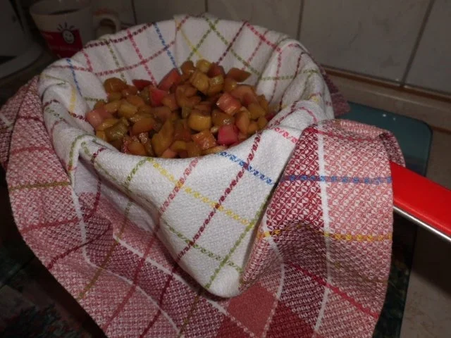 Basic: Rhabarber-Sirup "Der Leichte" - Rezept - Bild Nr. 3