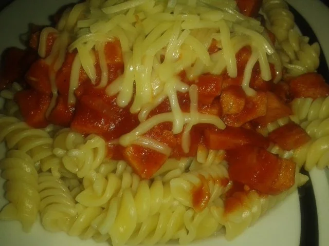 Rezept: Nudeln mit Jagdwurst und Tomatensoße Bild Nr. 2 Nudeln mit Jagdwurst und Tomatensoße - Rezept - Bild Nr. 2