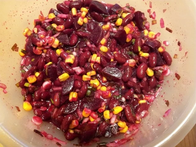 Rezept: Rote Bete-Kidneybohnen-Maissalat Bild Nr. 3 Rote Bete-Kidneybohnen-Maissalat - Rezept - Bild Nr. 3