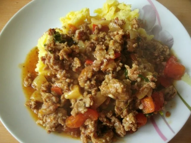 Rezept: Herzhaftes Kartoffelzwiebelpüree mit Hackfleischsoße Bild Nr. 10 Herzhaftes Kartoffelzwiebelpüree mit Hackfleischsoße - Rezept - Bild Nr. 10