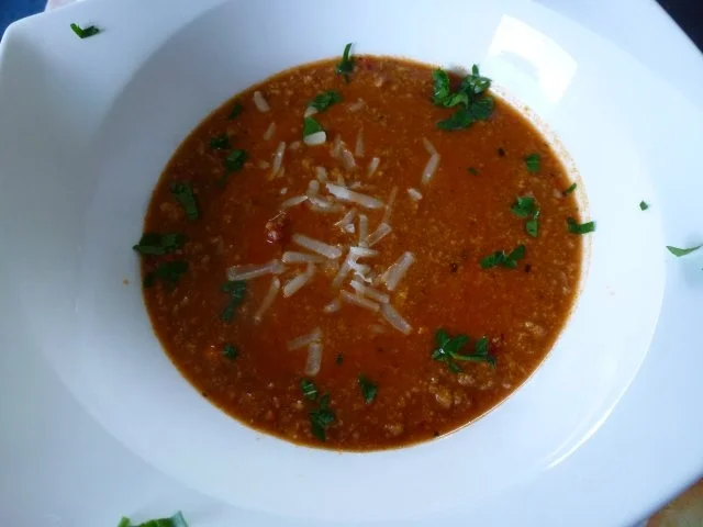 Leicht verschärfte Hack-Tomaten-Paprikasuppe - Rezept - Bild Nr. 2