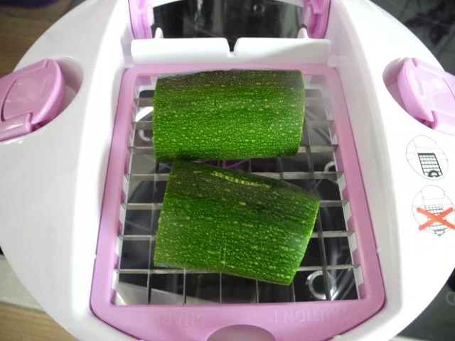 Rezept: Unter 30 Minuten : Fussili an Tomaten-Paprika-Soße mit Zucchini und Tomaten Bild Nr. 6 Unter 30 Minuten : Fussili an Tomaten-Paprika-Soße mit Zucchini und Tomaten - Rezept - Bild Nr. 6