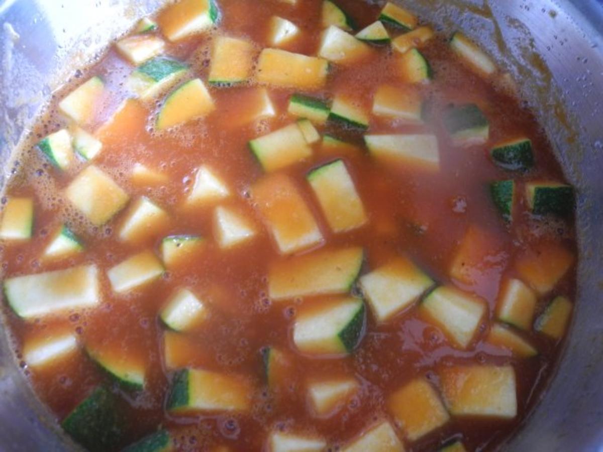 Unter 30 Minuten : Fussili an Tomaten-Paprika-Soße mit Zucchini und Tomaten - Rezept - Bild Nr. 8