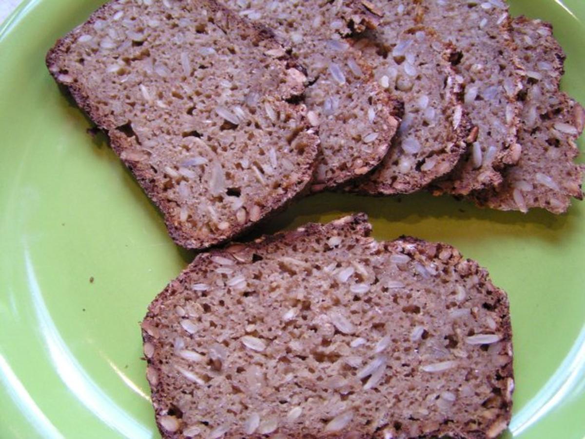 6 Korn Schwarzbrot - Rezept mit Bild - kochbar.de