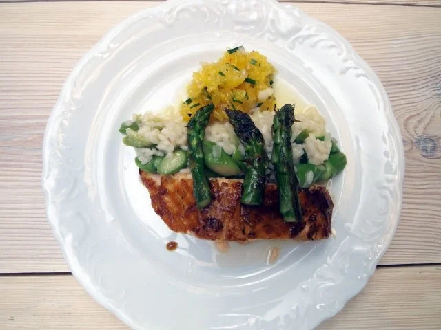 Rezept: Lasierter Lachs mit Spargelrisotto und Mandarinenrelish Lasierter Lachs mit Spargelrisotto und Mandarinenrelish - Rezept