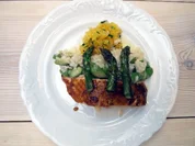 Lasierter Lachs mit Spargelrisotto und Mandarinenrelish - Rezept