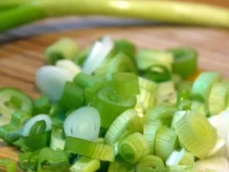 Beluga-Linsen-Salat mit glasierter Geflügelleber - Rezept - Bild Nr. 6