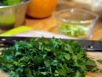 Beluga-Linsen-Salat mit glasierter Geflügelleber - Rezept - Bild Nr. 8