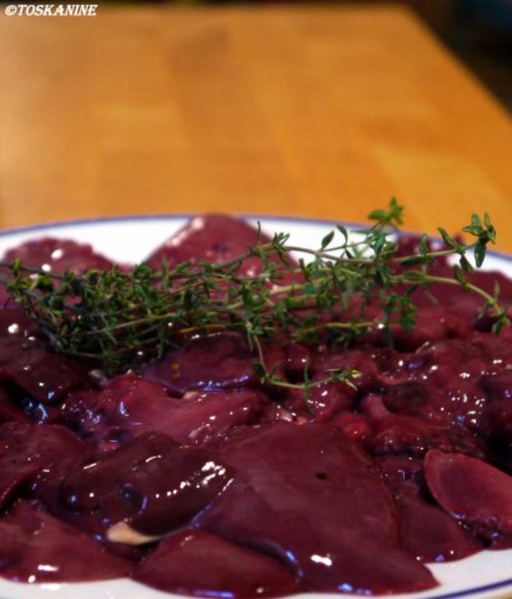 Beluga-Linsen-Salat mit glasierter Geflügelleber - Rezept - Bild Nr. 11