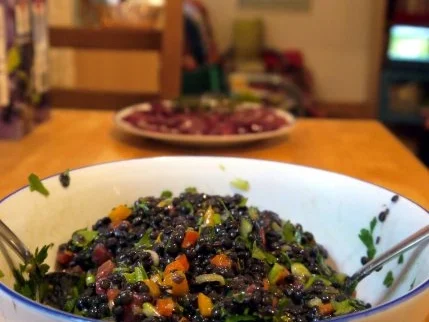 Beluga-Linsen-Salat mit glasierter Geflügelleber - Rezept - Bild Nr. 15