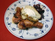 Pikante Hähnchenunterschenkel mit Backkartoffeln - Rezept