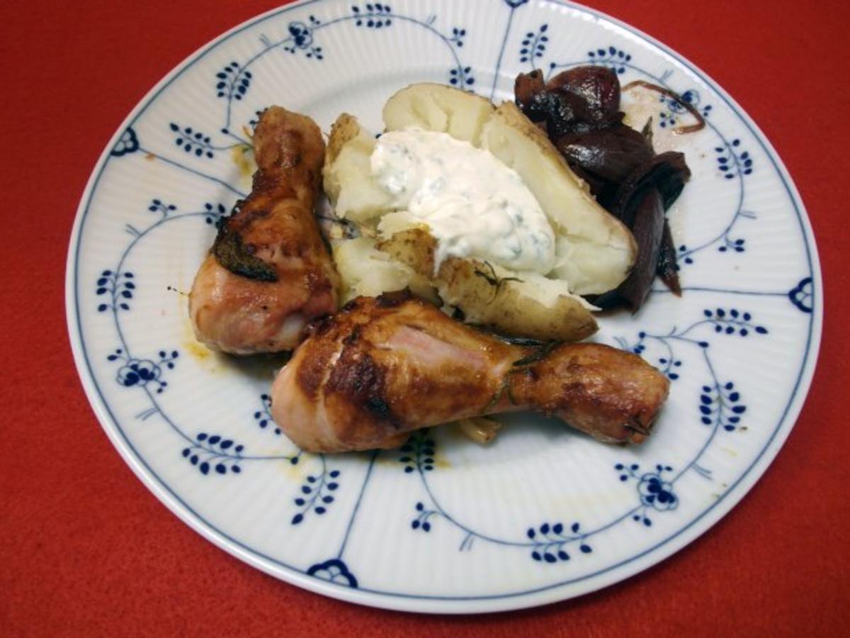Bilder für Pikante Hähnchenunterschenkel mit Backkartoffeln - Rezept