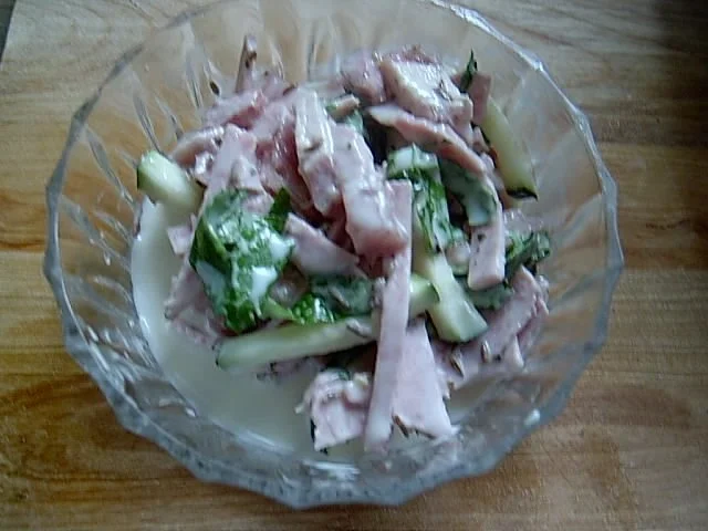 Delikater Wurstsalat mit Basilikum - Rezept