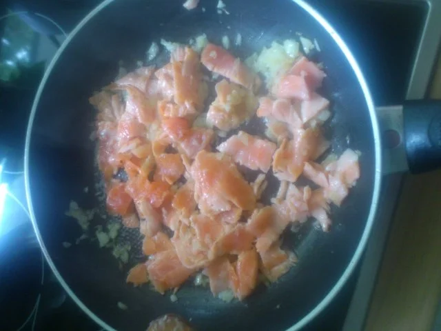 Rezept: Nudeln mit Lachs und Sahne soße Bild Nr. 4 Nudeln mit Lachs und Sahne soße - Rezept - Bild Nr. 4