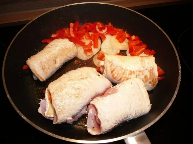 Rezept: Putenröllen in Tomaten an Safranreis. Bild Nr. 4 Putenröllen in Tomaten an Safranreis. - Rezept - Bild Nr. 4