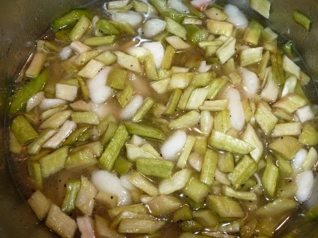 Rezept: Rhabarber in´s Glas gepackt. Rhabarber in´s Glas gepackt. - Rezept