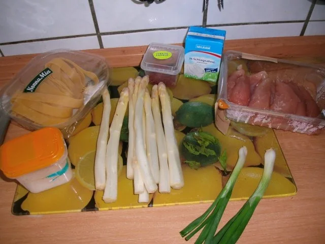 Rezept: Hähnchengulasch mit Spargel Bild Nr. 2 Hähnchengulasch mit Spargel - Rezept - Bild Nr. 2