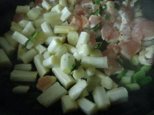 Rezept: Hähnchengulasch mit Spargel Bild Nr. 7 Hähnchengulasch mit Spargel - Rezept - Bild Nr. 7