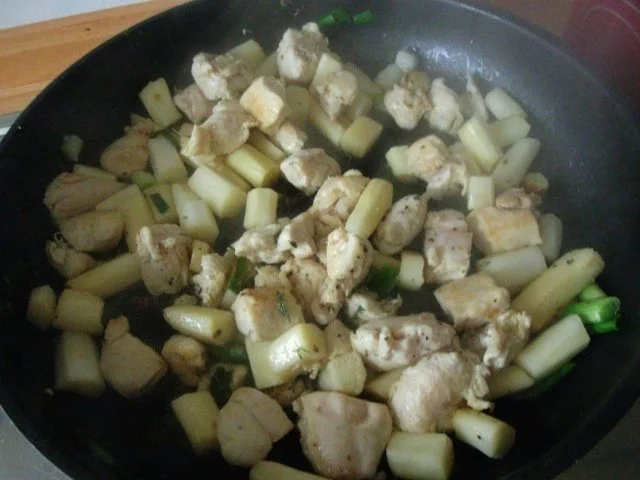 Rezept: Hähnchengulasch mit Spargel Bild Nr. 8 Hähnchengulasch mit Spargel - Rezept - Bild Nr. 8