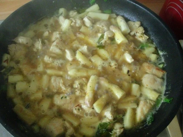 Rezept: Hähnchengulasch mit Spargel Bild Nr. 9 Hähnchengulasch mit Spargel - Rezept - Bild Nr. 9