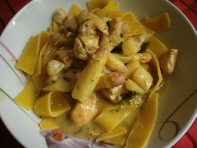 Rezept: Hähnchengulasch mit Spargel Bild Nr. 11 Hähnchengulasch mit Spargel - Rezept - Bild Nr. 11