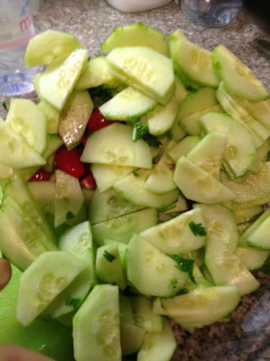 Grüner-Tomaten-Gurken Salat - Rezept - Bild Nr. 2