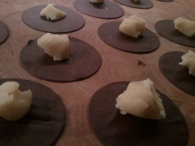 Kakao-Tortellini mit Marzipanfüllung - Rezept - Bild Nr. 5