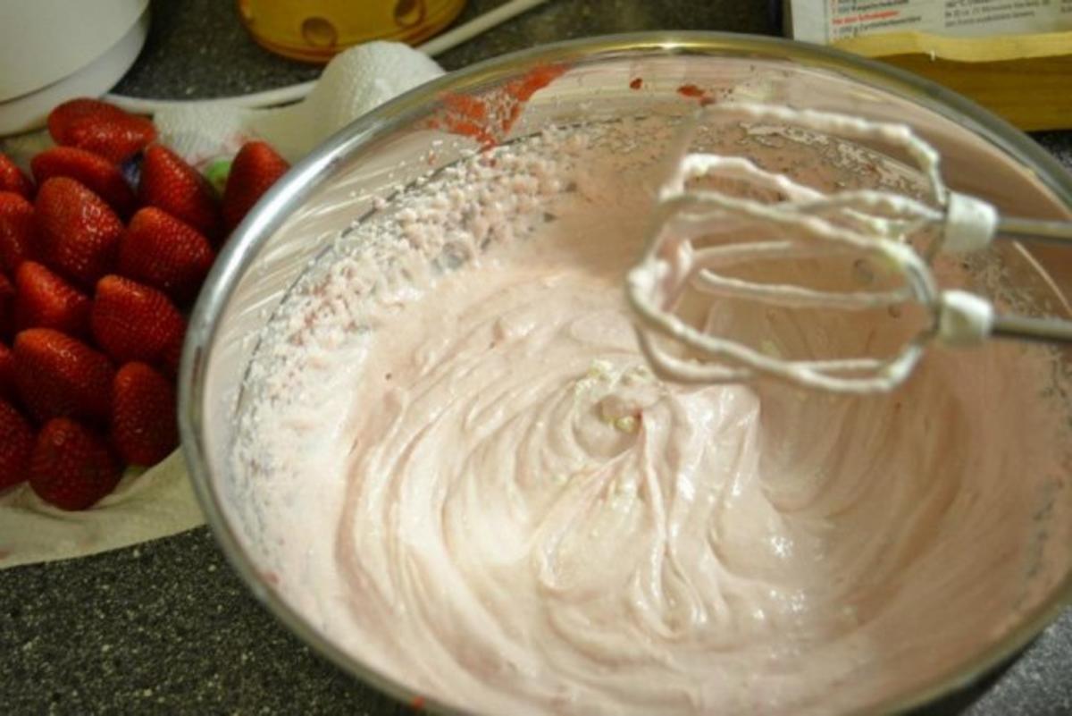 Stracciatella – Erdbeer – Schoko – Torte - Rezept - Bild Nr. 3