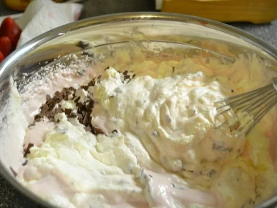 Stracciatella – Erdbeer – Schoko – Torte - Rezept - Bild Nr. 5