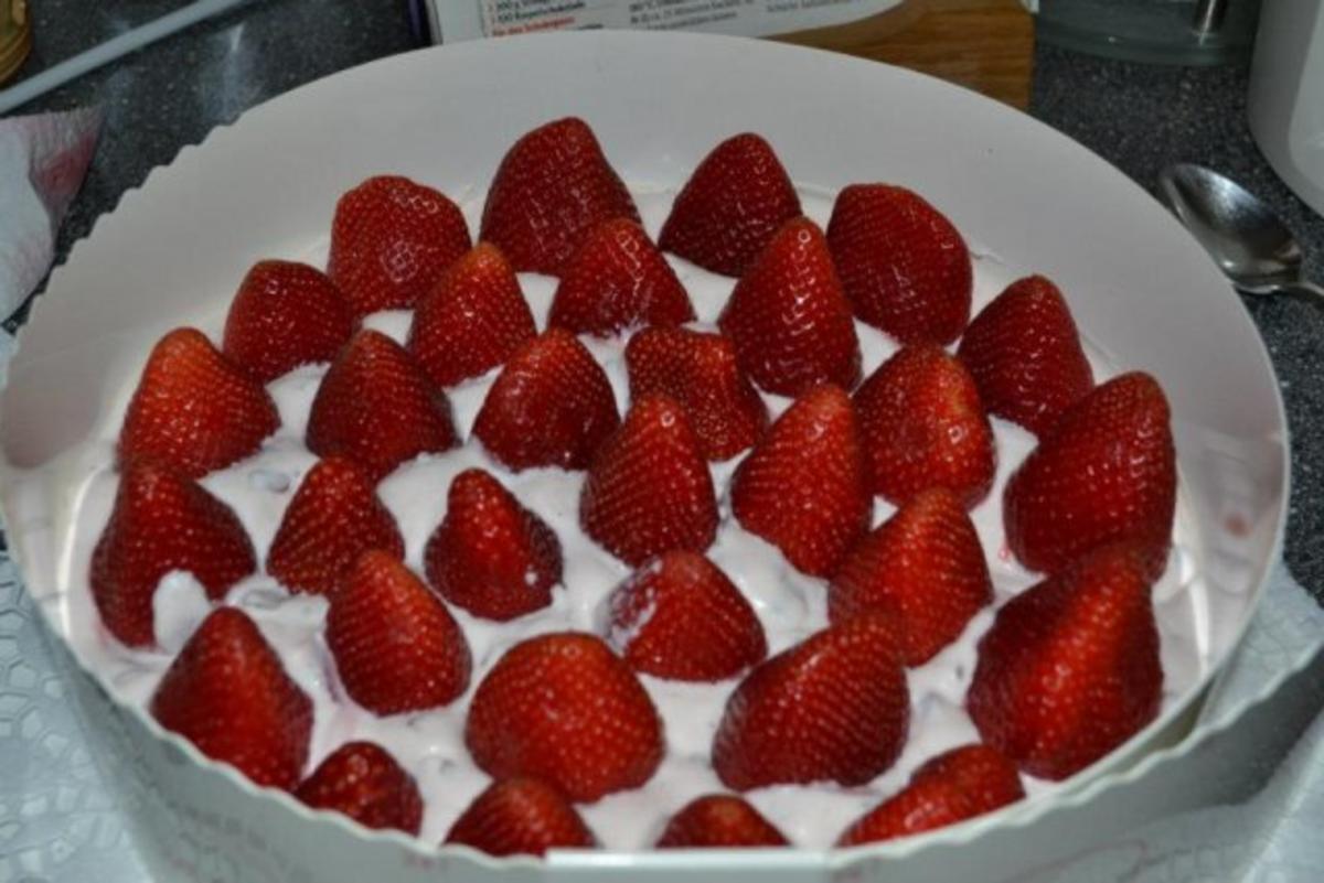 Stracciatella – Erdbeer – Schoko – Torte - Rezept - Bild Nr. 6