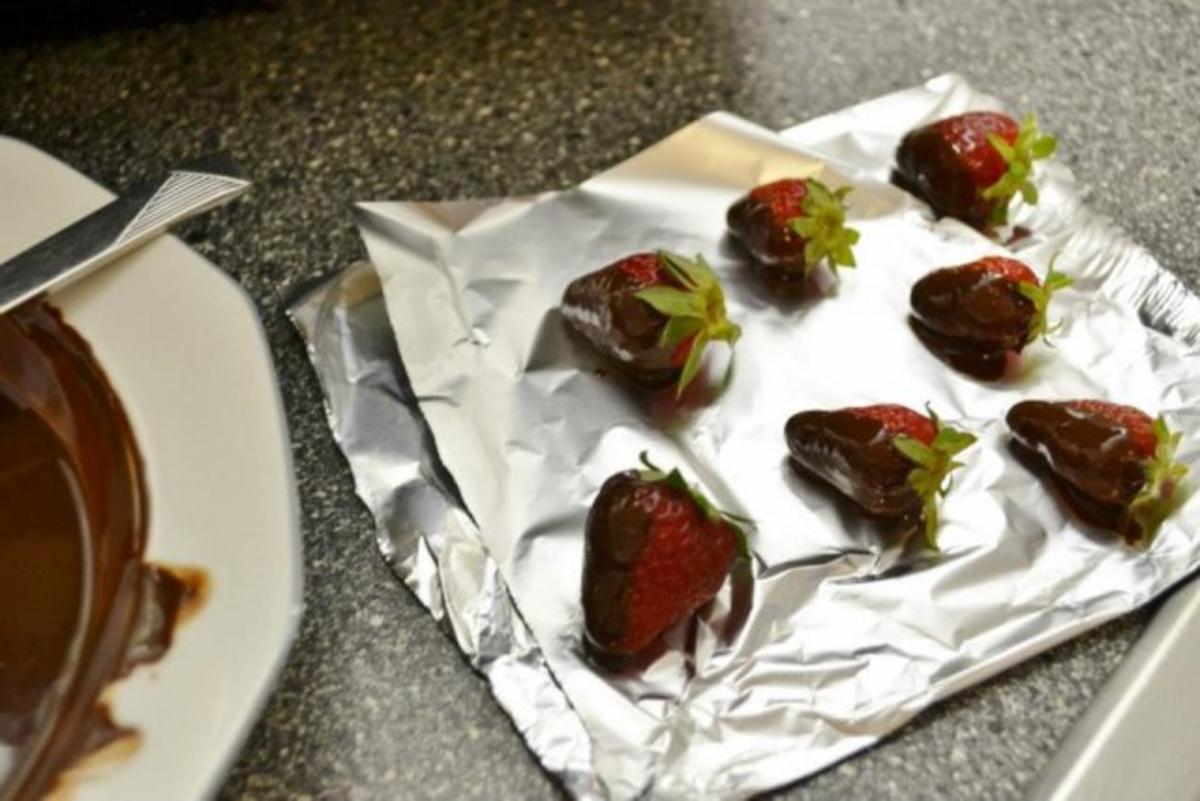 Stracciatella – Erdbeer – Schoko – Torte - Rezept - Bild Nr. 10