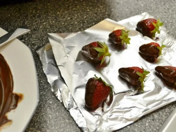 Stracciatella – Erdbeer – Schoko – Torte - Rezept - Bild Nr. 10