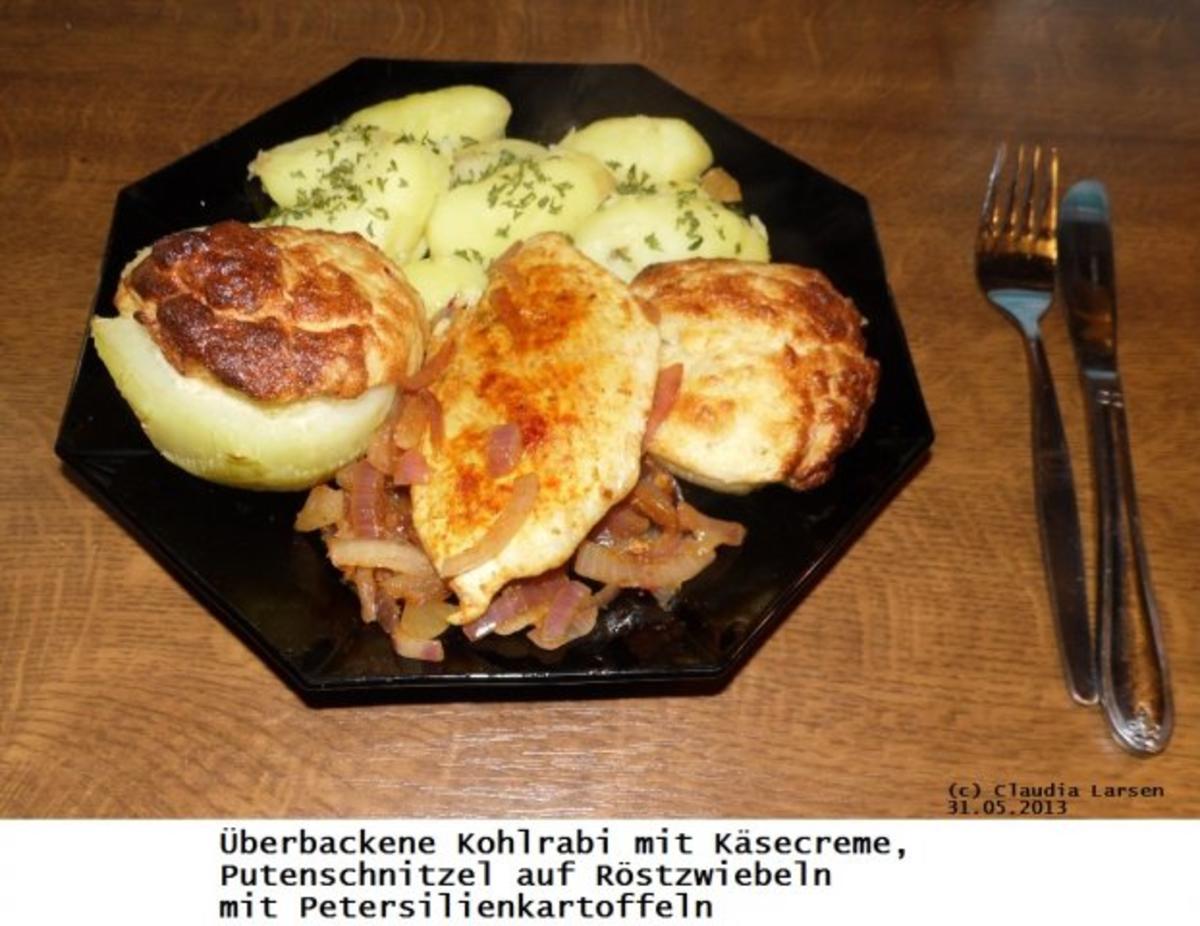 Kohlrabi mit Käsecreme, Putenschnitzel mit Röstzwiebeln und Petersilienkartoffeln - Rezept