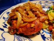 Rezept: Nackensteaks mit vielen Zwiebeln ... Nackensteaks mit vielen Zwiebeln ... - Rezept