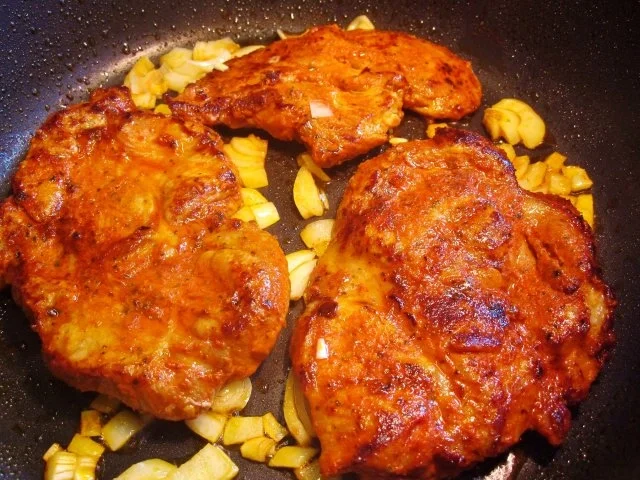 Rezept: Nackensteaks mit vielen Zwiebeln ... Bild Nr. 6 Nackensteaks mit vielen Zwiebeln ... - Rezept - Bild Nr. 6