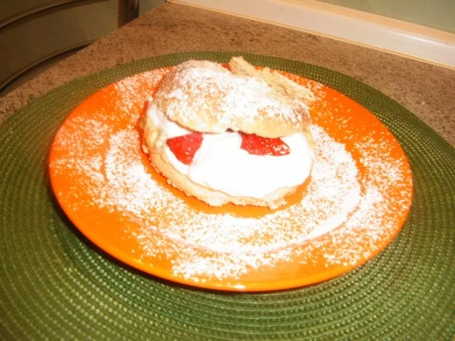 Rezept: Rhabarber-Pudding-Hefeteilchen Rhabarber-Pudding-Hefeteilchen - Rezept