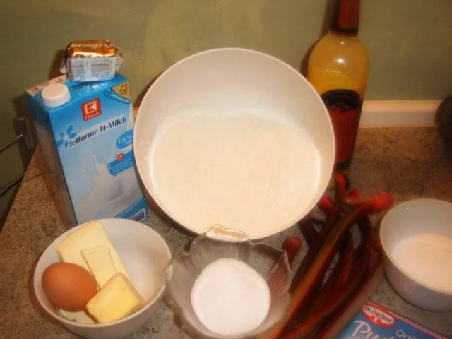 Rezept: Rhabarber-Pudding-Hefeteilchen Bild Nr. 2 Rhabarber-Pudding-Hefeteilchen - Rezept - Bild Nr. 2