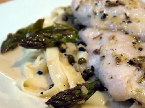 Rotbarsch mit Limette, Ingwer, Fenchel - dazu Tagliatelle mit pfeffriger Spargelsauce - Rezept