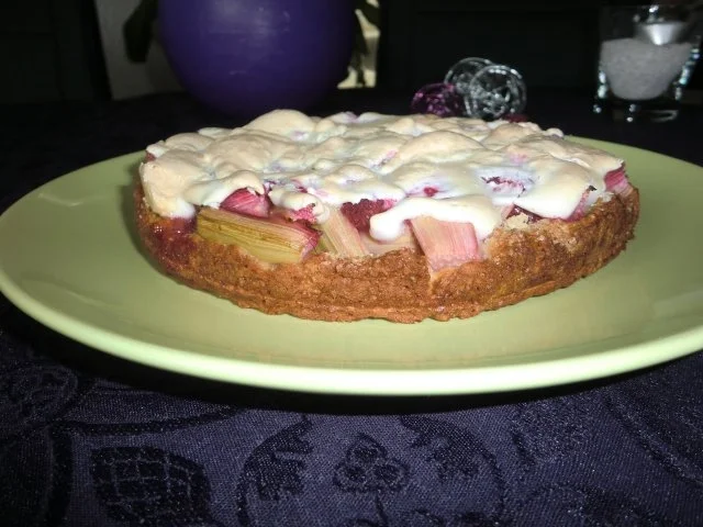Rezept: Himbeer-Rhabarber-Kuchen (Springform 20cm Durchmesser) Bild Nr. 3 Himbeer-Rhabarber-Kuchen (Springform 20cm Durchmesser) - Rezept - Bild Nr. 3