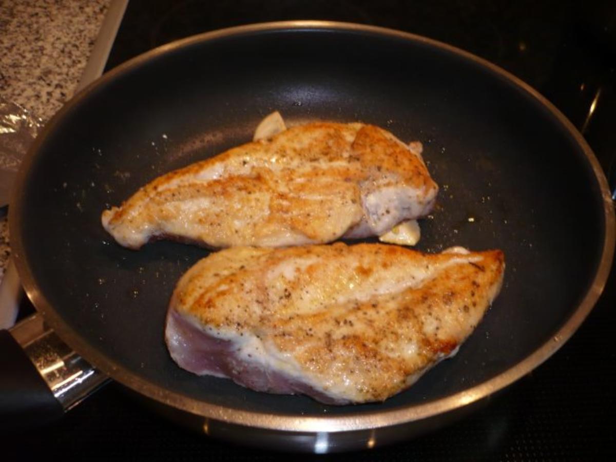 Gebratene Hähnchenbrust mit weißer Pfeffersoße und Karottenquiche - Rezept - Bild Nr. 7
